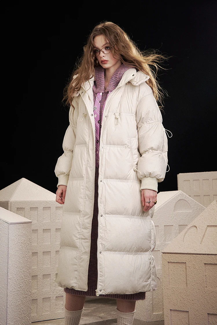 ELFSACK 2025 Winter New Arrivals Minimalist Long Solid Color Zippered Hooded Down Coat For Woman
