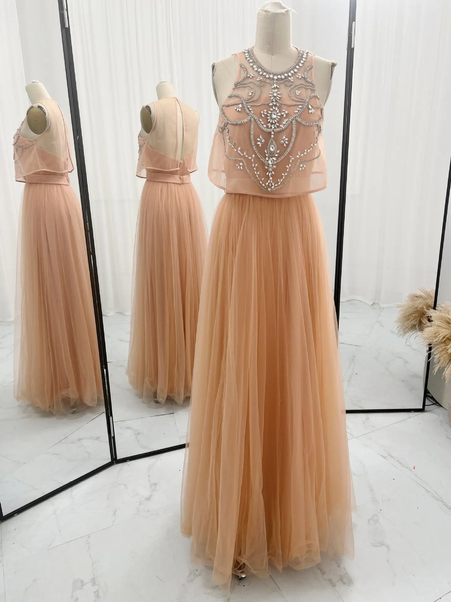 

Light Orange High -End Fashionable Sleeveless Off -The -Shoulder Mesh A -Shaped Evening Dress M1427