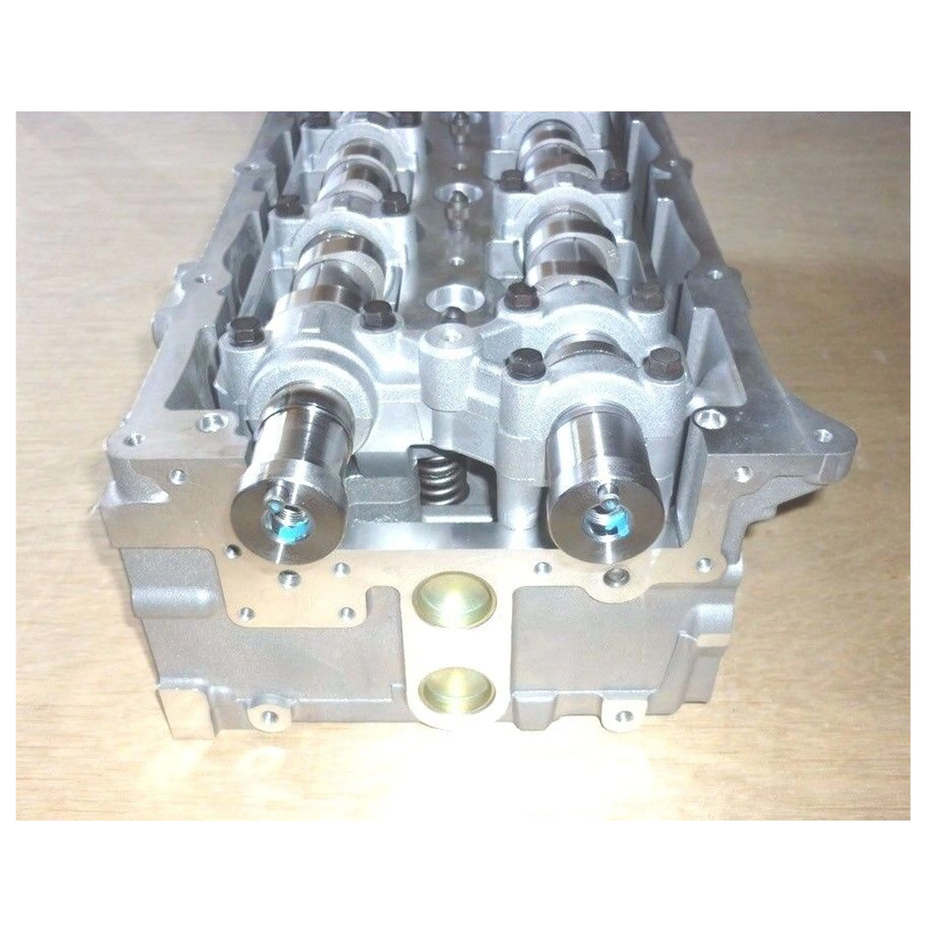Cylinder head complete for Hyundai H1 H200 Kia Sorento D4CB 2.5 CRDI 22100-4A000
