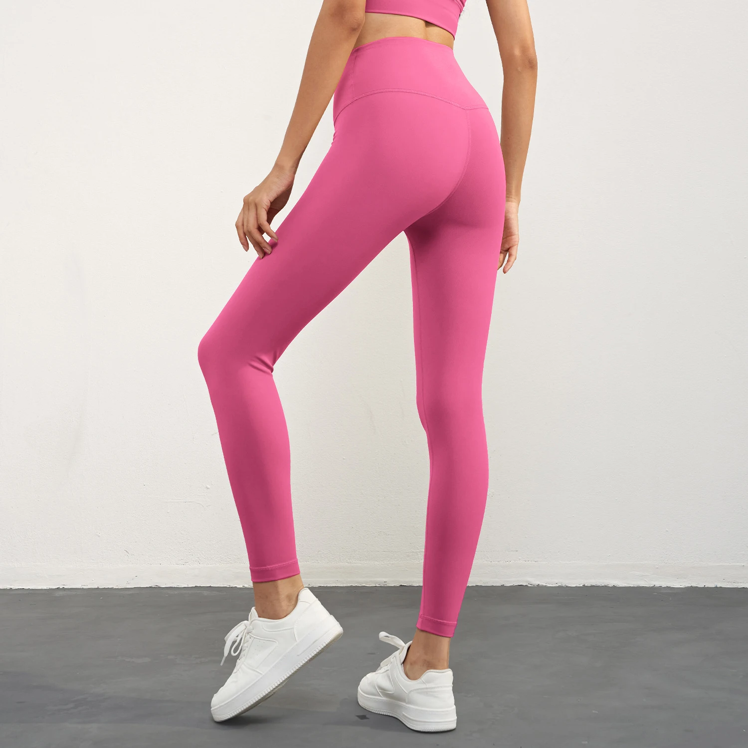 Sports yoga pants for women with high waist, running, cycling, quick drying, breathable, and hip lifting high-quality yoga pants