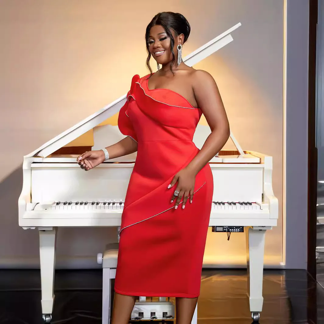 Рисунок 3 - Женское платье с вырезом-лодочкой