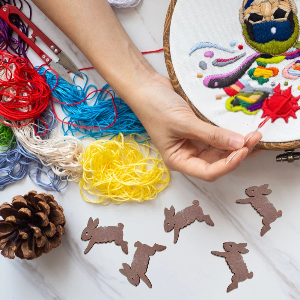 Wooden Bobbin Set with Animal Shapes Sewing Thread and Bobbin Holder for DIY Sewing Storage Tool