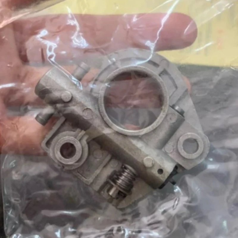

Oil Pump For ECHO CS3000 CS3050 CS3400 CS3450 GC34 43700239130 PPF2100 PPF2110 PPFD2400 PPSR2433 PPT2100 PPT2400 OEM Quality