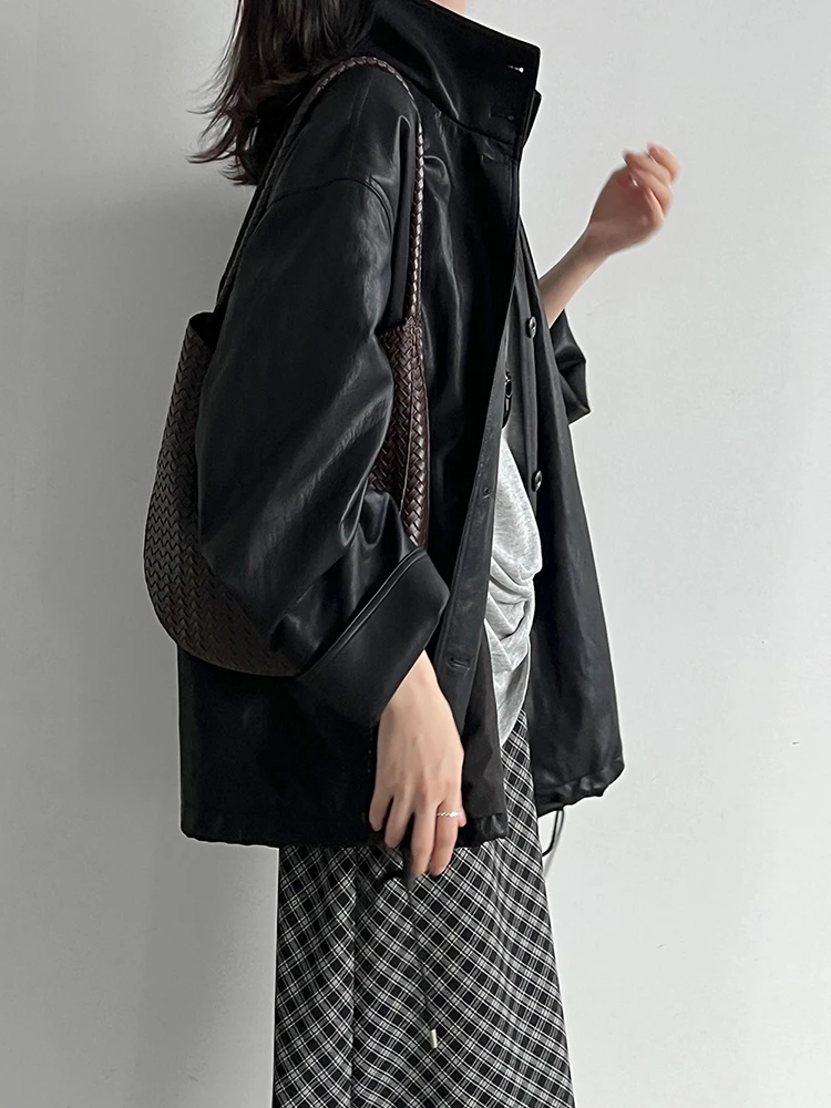 [EAM] Beige Drawstring Big Size PU Leather Jacket New Stand Collar Long Sleeve Women Coat Fashion Tide Spring Autumn 2026 1DJ949