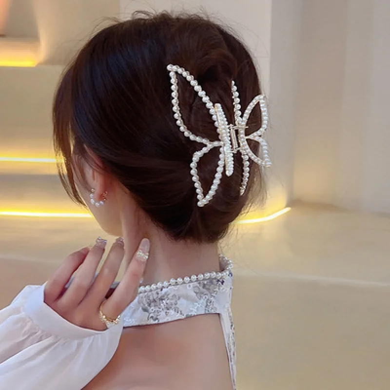 

Metal Hair Claw Crab Clip for Women Girls Korean Non Slip Big Geometric Barrette Shark Clip Hairpin Head Pearl Hair Accessories