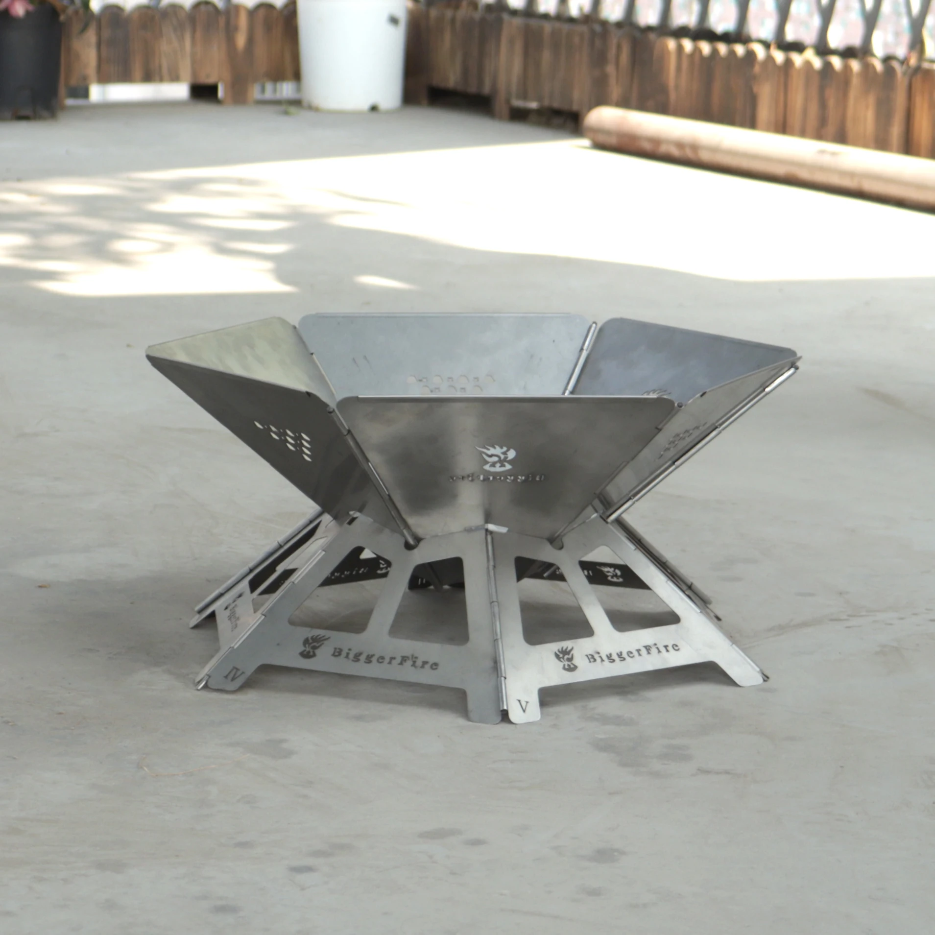 Portable Folding Camping Bonfire Fire Pit Stainless Steel Mini Firepit Grill Outdoor Cooking BBQ Fire Pit