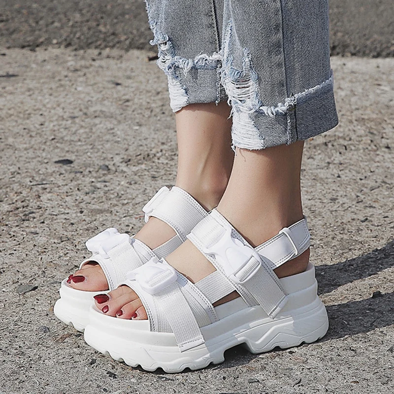 

Summer Ladies Sandals Buckle Design Black White Platform Sandals Comfortable Ladies Platform Beach Shoes 35-43 Sandals Women