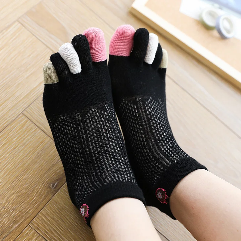 Рисунок 4 - Носки женские сетчатые с вышивкой в виде мишки