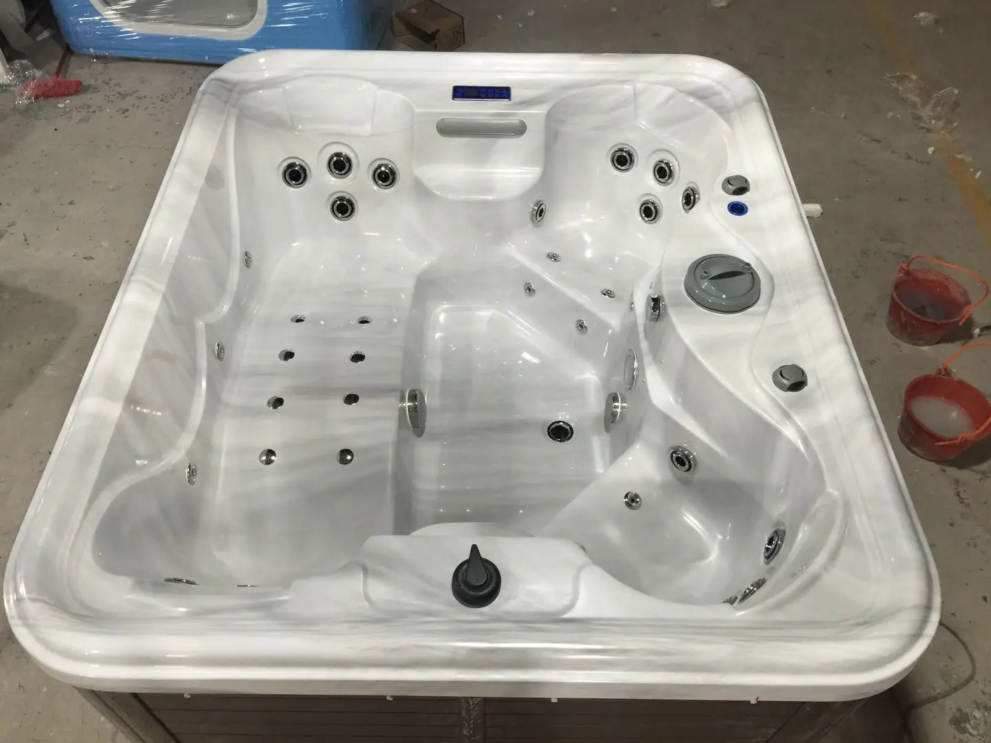 Description Picture 3 of item2100X1800X850mm 4 people Swimming Pool whirlpool Bathtub Acrylic Hydromassage Surfing Massage SPA 001