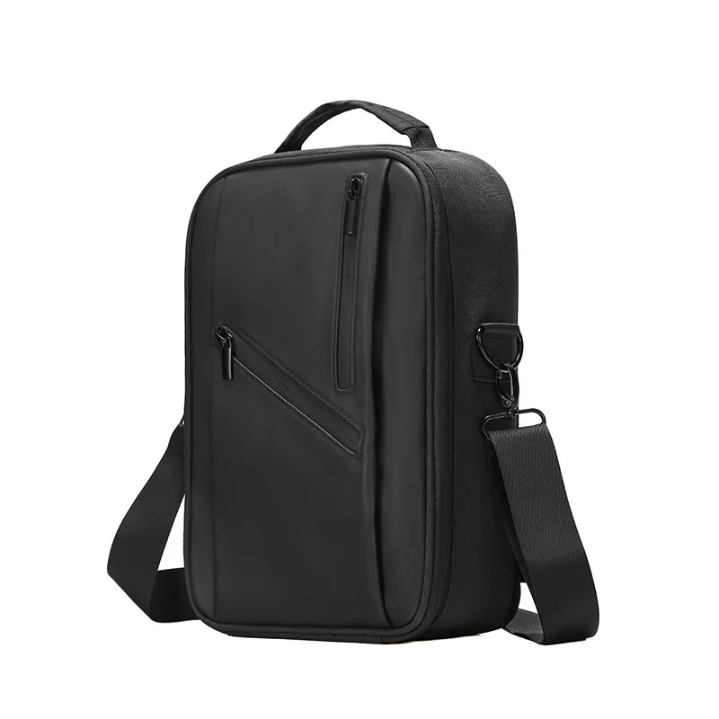Sac à dos rigide étanche pour DJI Mini 5 Pro porté en randonnée, avec sangles de compression et design compact.
