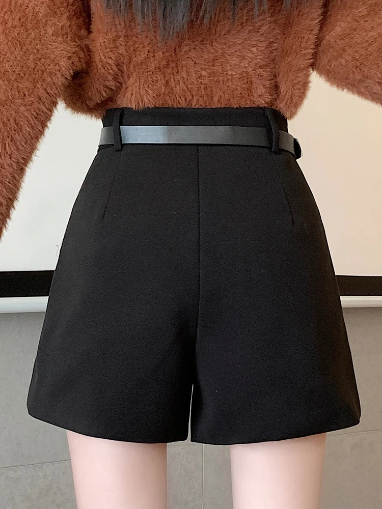 Рисунок 3 - Женские шерстяные деловые шорты