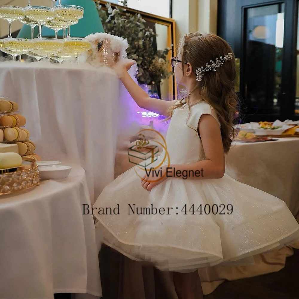 

Champagne Sleeveless Flower Girls Dresses with Scoop Tutu Zipper Back Summer Sequined 2023 Christmas Gowns فلور فتاة اللباس