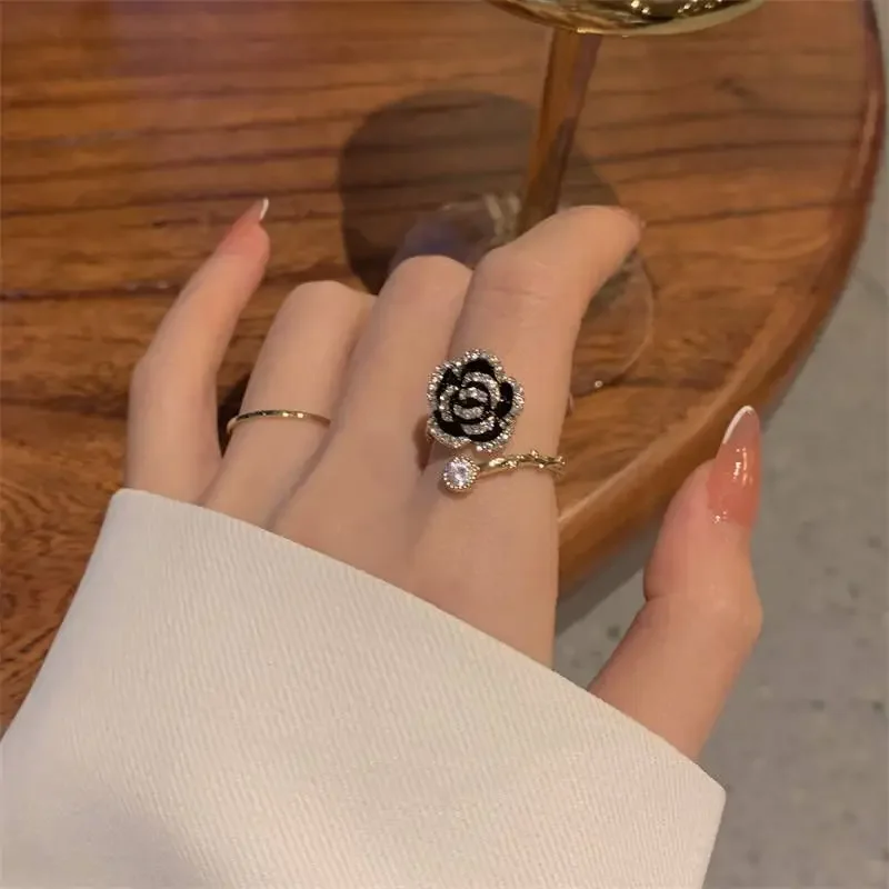 Ring Jewelry Korean Black Rose Shaped Metal Opening Rings for Woman Girls Fashion Luxury Zircon Adjustable Index Finger Rings Party