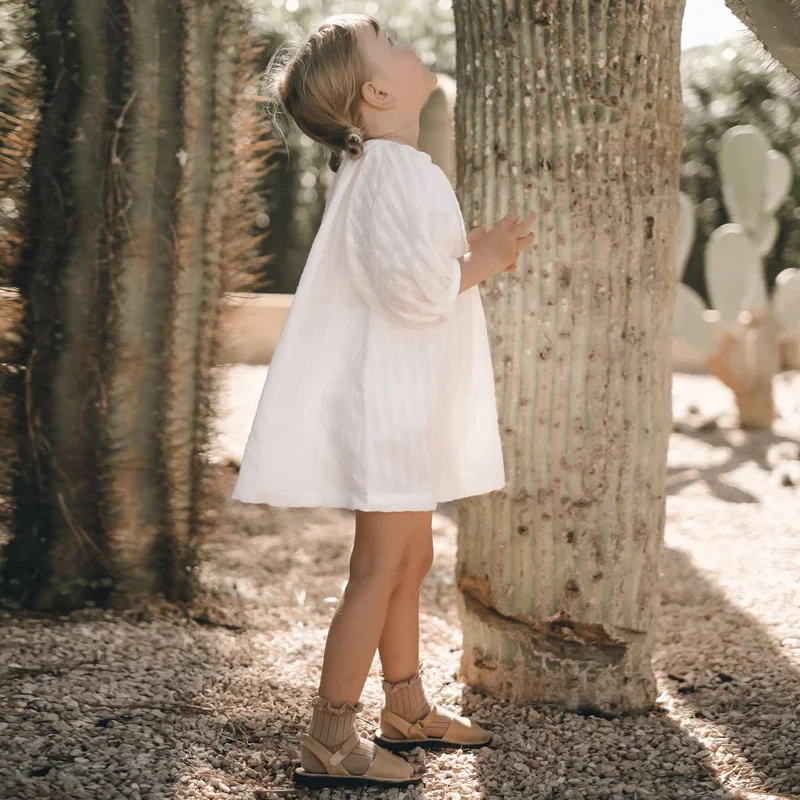 

Пышное богемное белое платье с рукавом три четверти для девочек Новинка Лето 2024 свободные хлопковые короткие мини-платья с круглым вырезом для маленьких девочек