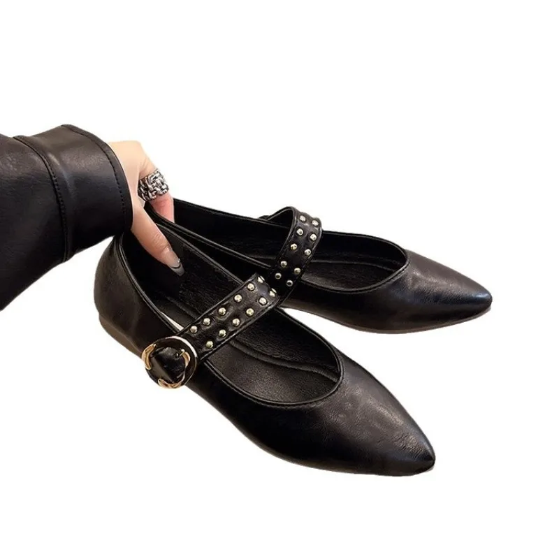 أحذية نسائية عصرية جديدة موديل 2025