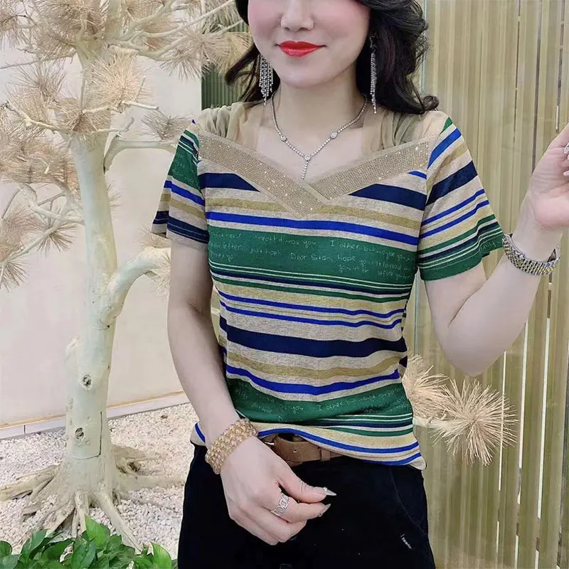 

Элегантная Модная приталенная Женская одежда в стиле Харадзюку, Свободные повседневные универсальные топы, женские кружевные футболки с принтом и V-образным вырезом и коротким рукавом