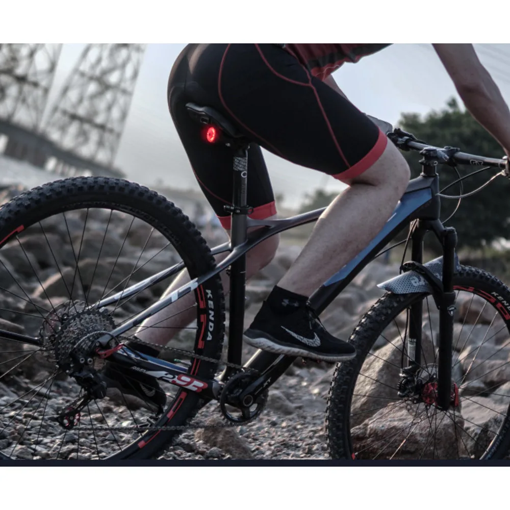 Hordozható intelligens érzékelős fékbiztonsági figyelmeztető USB töltésű vízálló lámpa, akkumulátorszint-kijelző hátsó lámpa_voghion.com