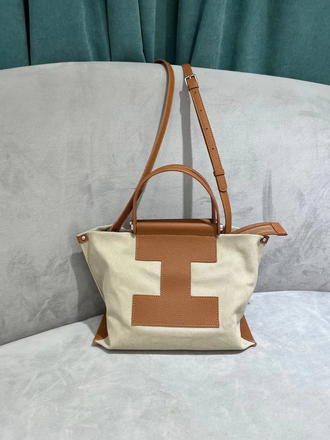 Dave&Di British Fashion Retro Canvas Leather Stitching Large Capacity Bag Commuter Tote Casual Messenger Bag Women