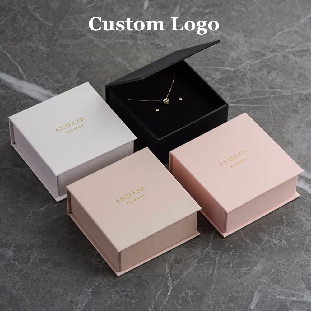 9*9*3,5 cm Papier box individuelles logo halskette magnet box mit schwamm  personalisierte logo schmuck paket groß flip karton box
