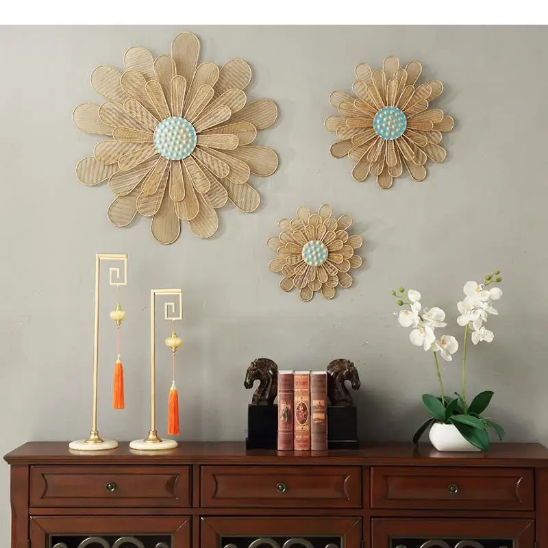 

Golden Sun Flower Wall Hanging Ornaments Modern Design Aesthetic Room Decor Metal Crafts Pendants Corridor Backdrop Display
