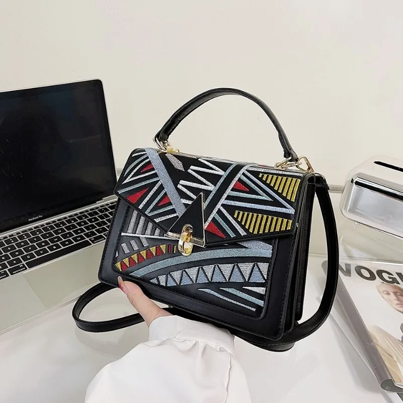 thumbnail image 1 of Nuevo bolso todo en uno, bordado, bandolera, ligero, de lujo, a la moda, para mujer, superventas, bolsos de mujer, envío gratis, 1 of 4