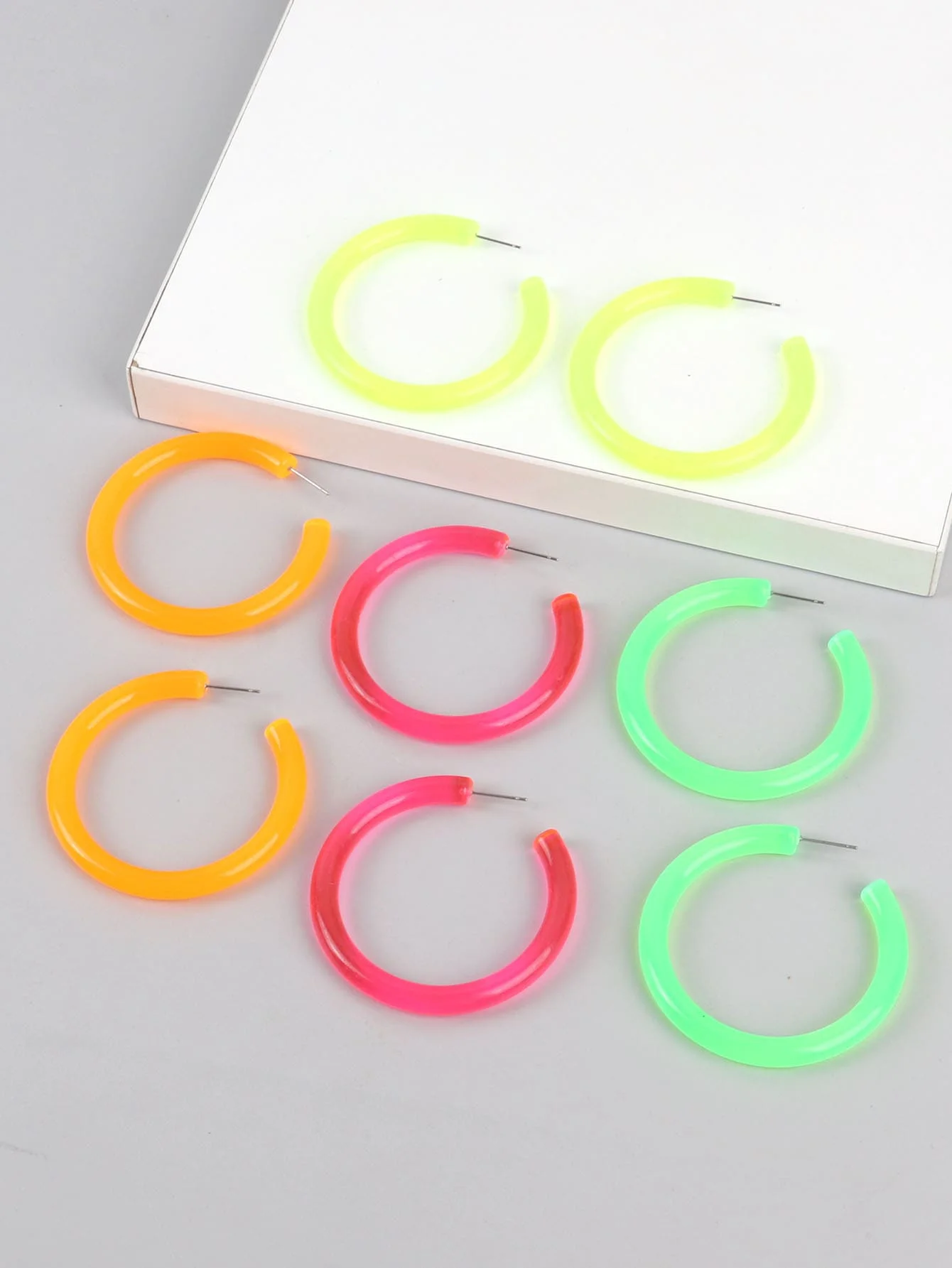 4Pairs/Set Neon Color Acrylic Hoop Earrings Set for Women Rock Punk Fluorescent Large Round Hoops Earring Party Jewelry Gifts 4
