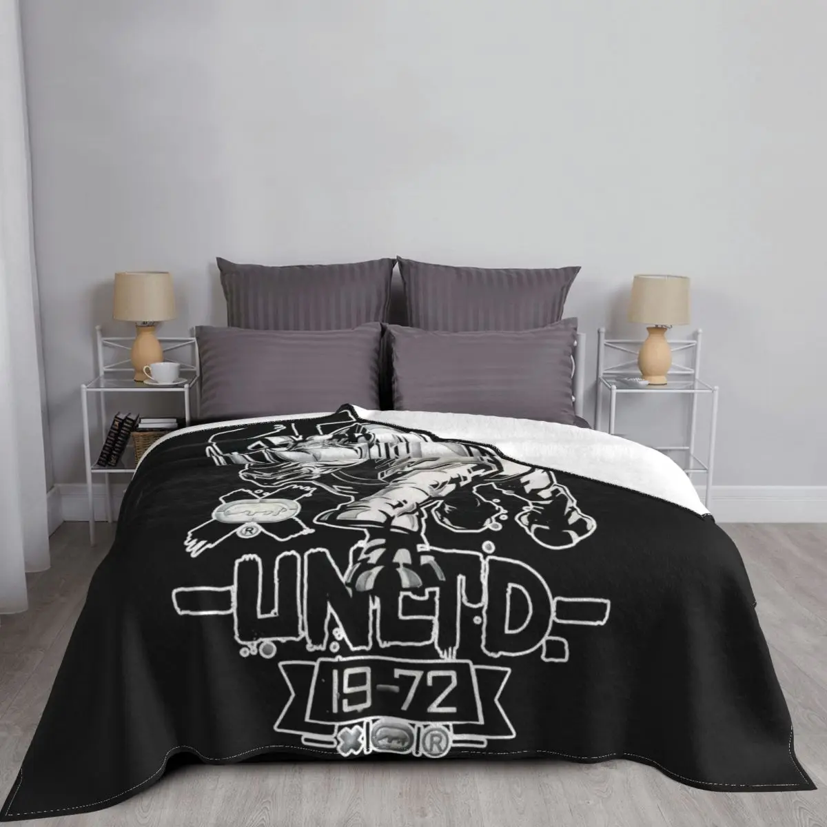 Ecko_Unltd. ħ�� �� ��� �ܿ� ��ǰ�� ħ���� ���� ����� �������ϴ�.