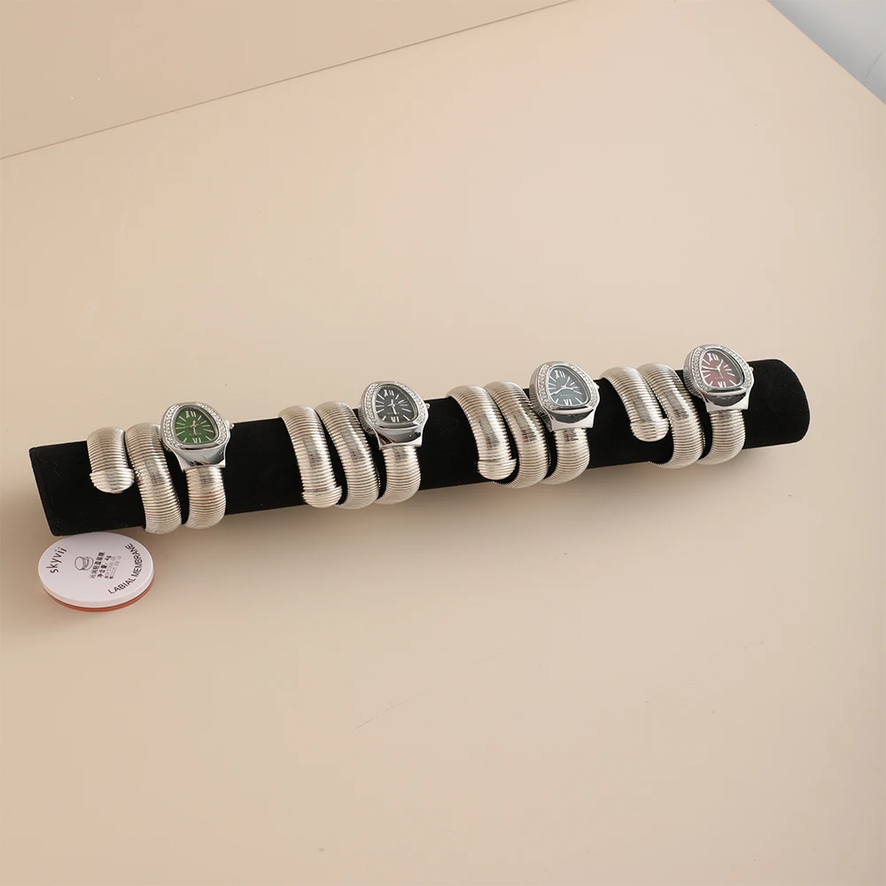 New Snake-Inspired Diamond-Embedded Ladies' Watch: Stylish and Trendy Quartz Wristwatch with Bracelet Design