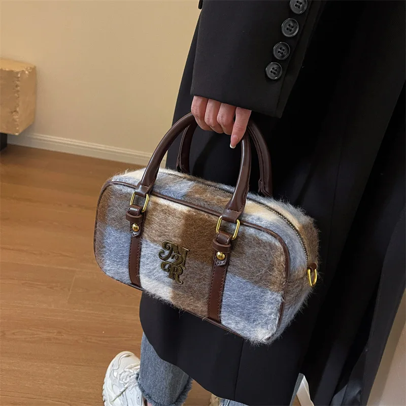 

Осенне-зимняя женская сумка для боулинга