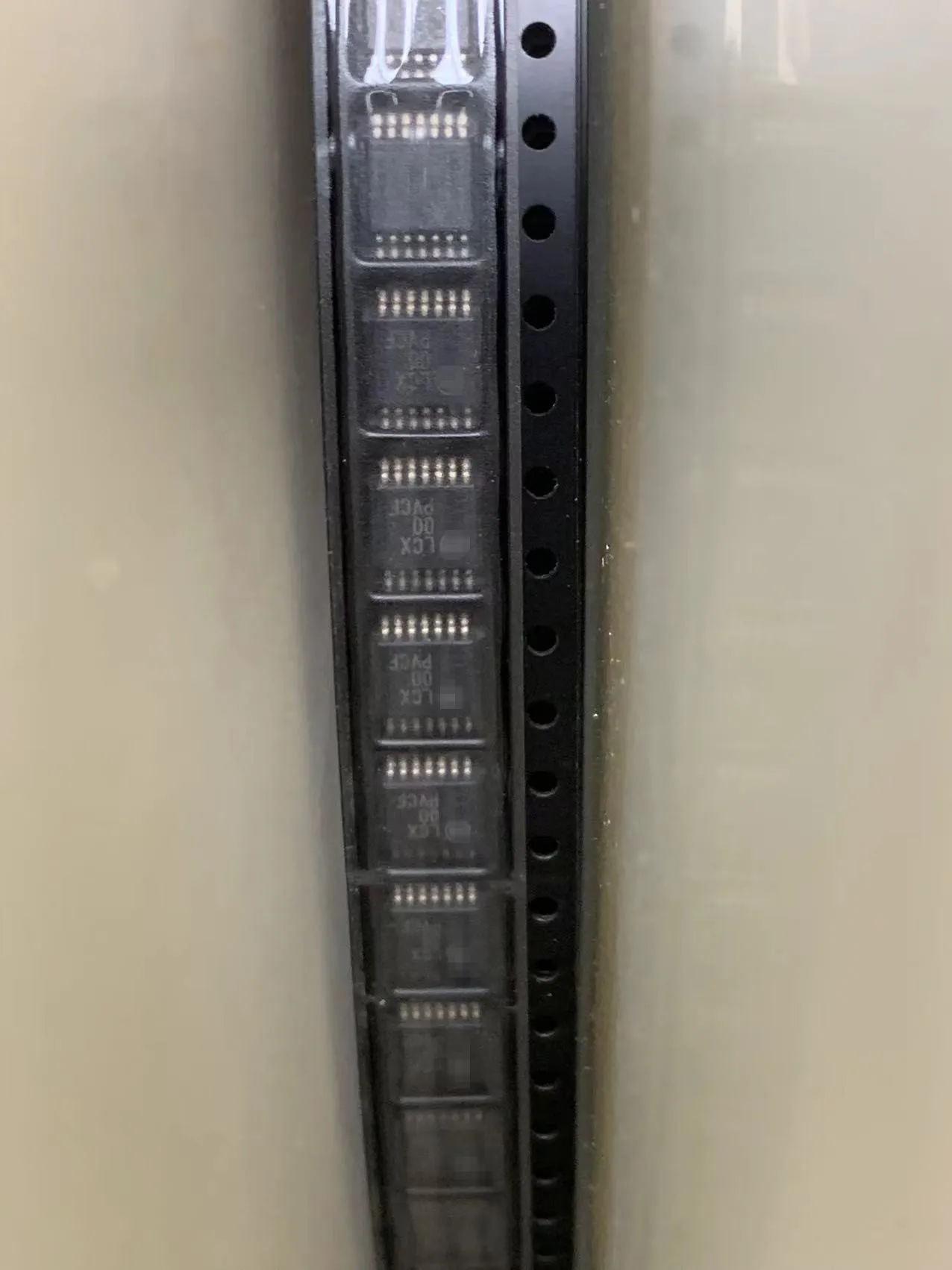 

MC74LCX00DTR2 (5 шт.) оригинальный и точечный запас