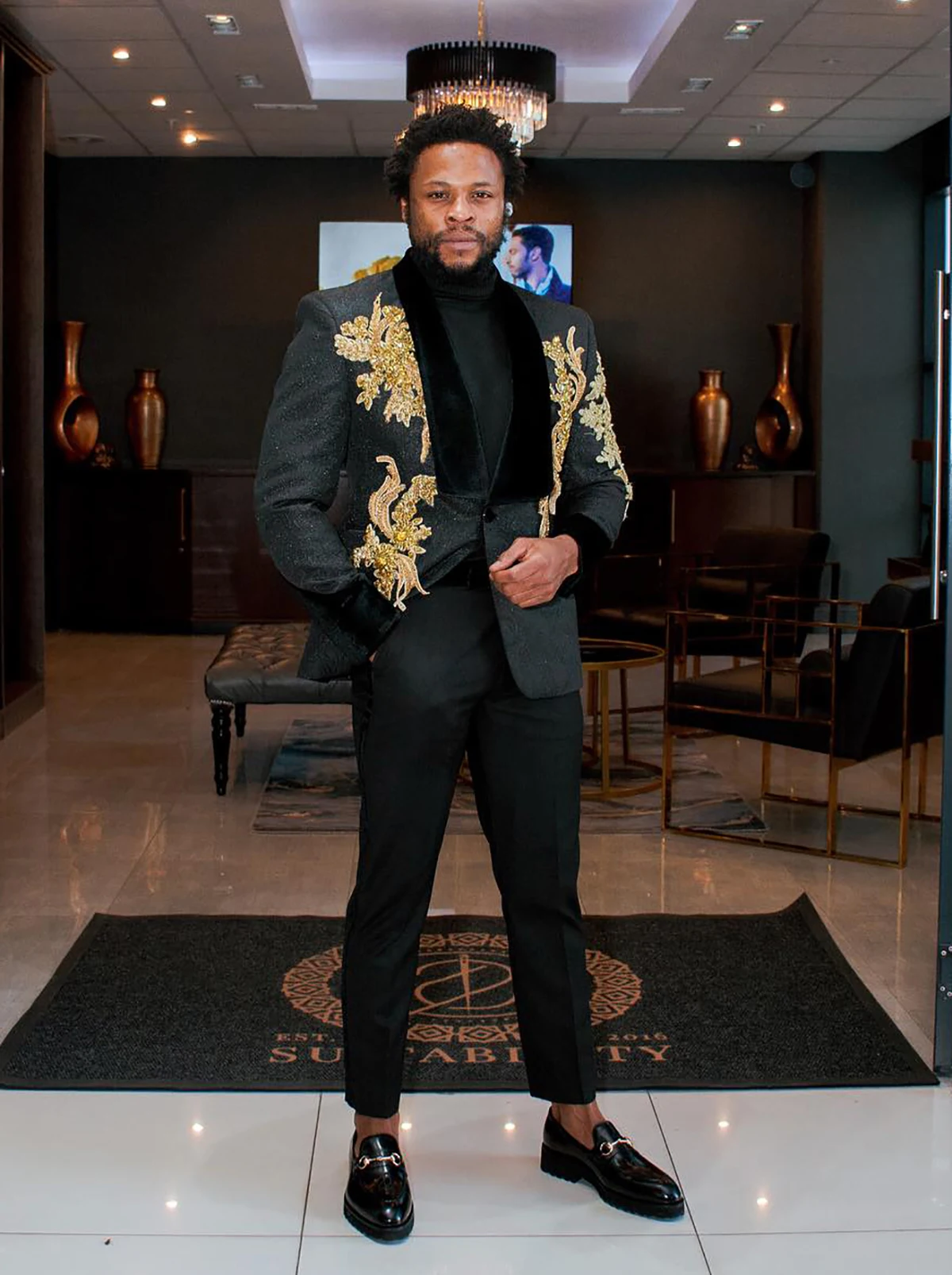 Men's Suits Tailored 2 Pieces Jacquard Blazer Pants One Button Wide Lapel Velvet Beads Diamonds Appliques Custom Made Plus Size