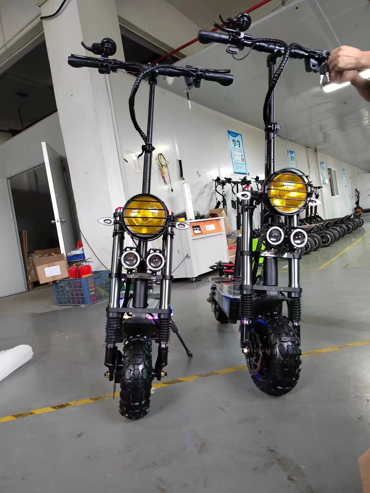Popular Super Fast 72V 7500w*2 E scooter Dual Motor 120km/H 75mph off road 11 inch 30ah Good Quality 15000w Electric Scooters