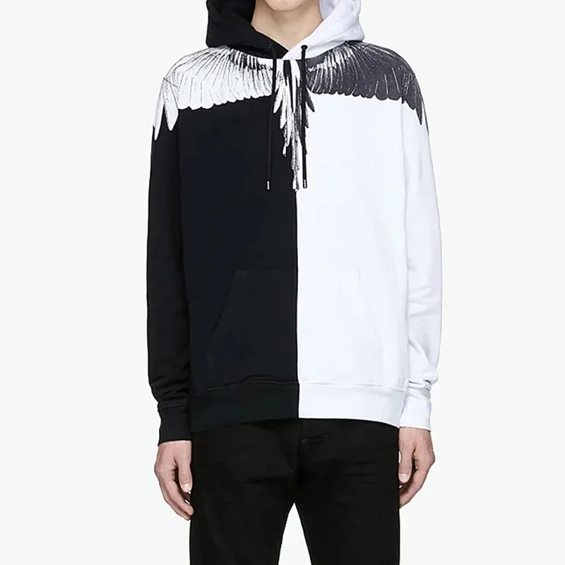 thumbnail image 1 of Sudadera con capucha para hombre y mujer con estampado de alas de plumas y retazos en blanco y negro de Marcelo B para otoño/invierno, 1 of 5