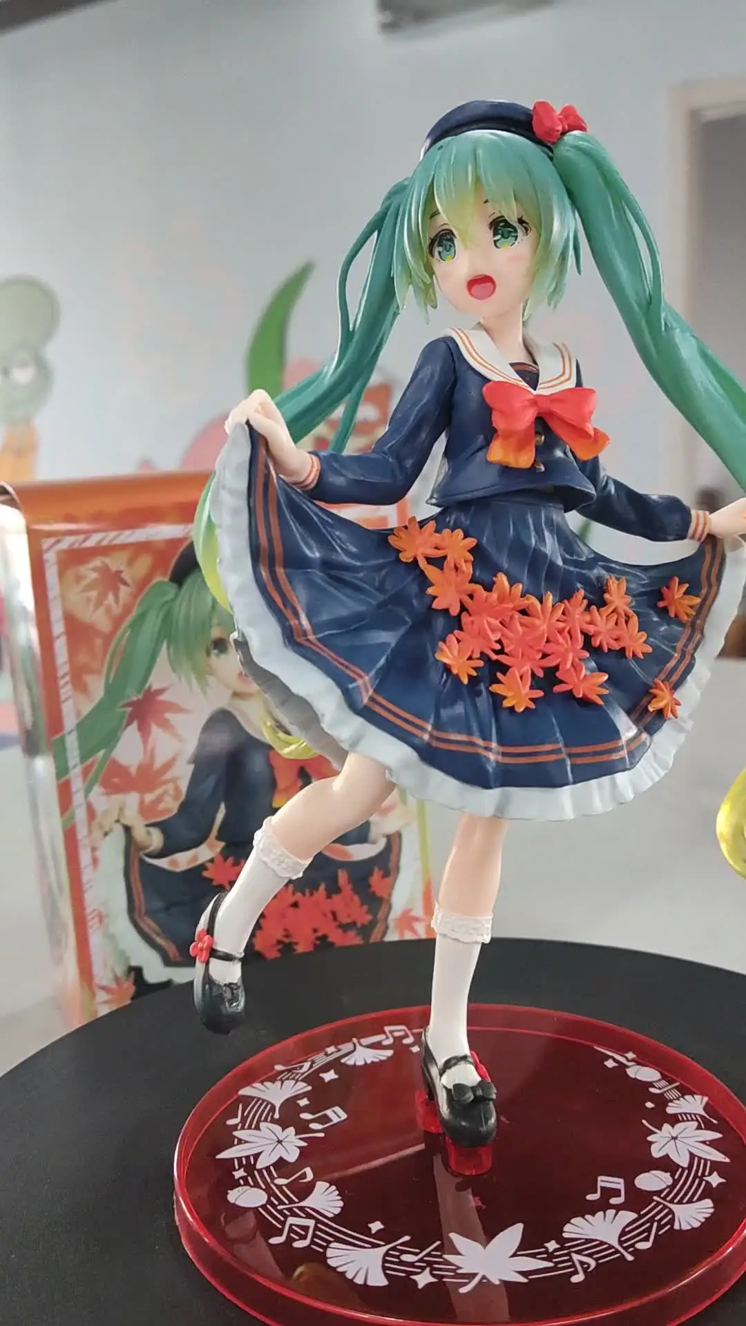 Anime Miku Figur – 18 Cm, PVC, Schwertkämpferin Style, Handbemalt, Sammlerfigur Für Desktop Oder Regal