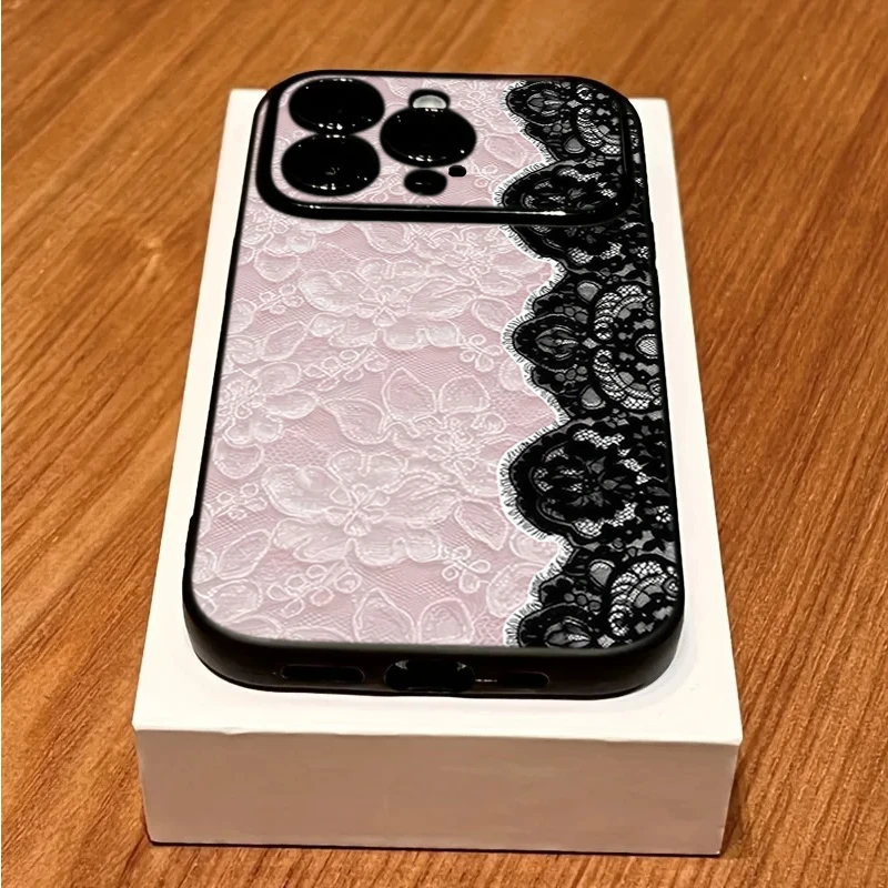 Custodia Protettiva Rosa Nera in Pizzo INS con Protezione Lente per iPhone 17 16 12 14 Pro Max 15 13, Cover Protettiva per iPhone 17 16 11 Pro Max