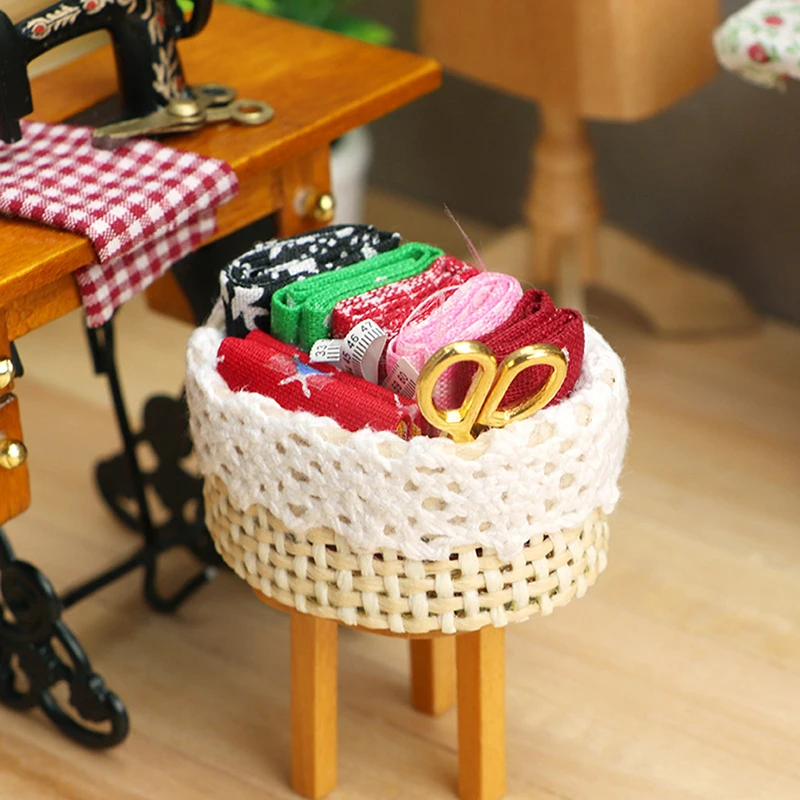 

1Set 1:12 Dollhouse Miniature Sewing Fabric Scissors Tape Measure Kit Basket Living Scene Decor Play House Toy