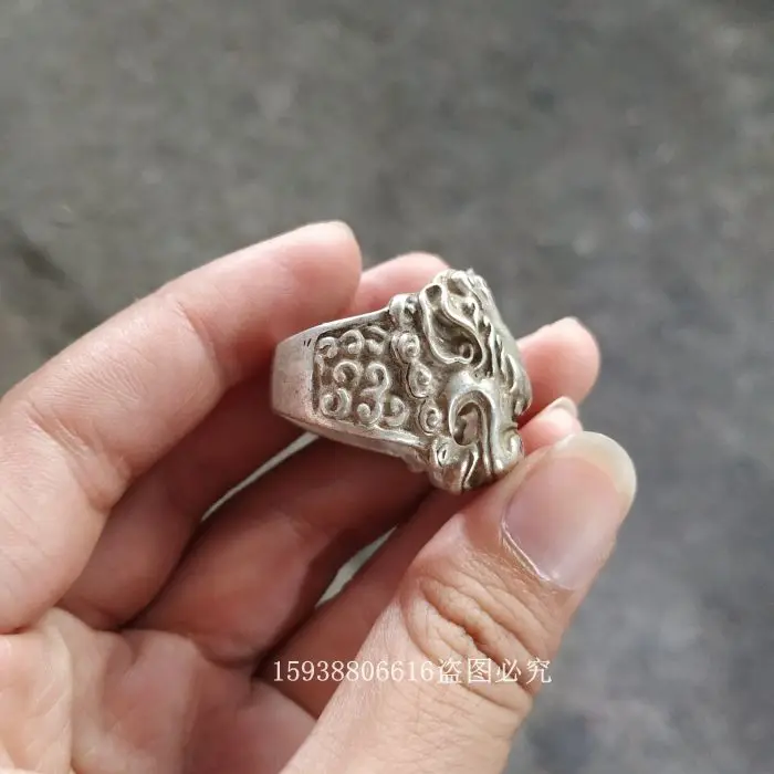 Antique bronze collection  old silver Tibetan silver Miao silvery white copper animal head lion head ring ring finger old goods