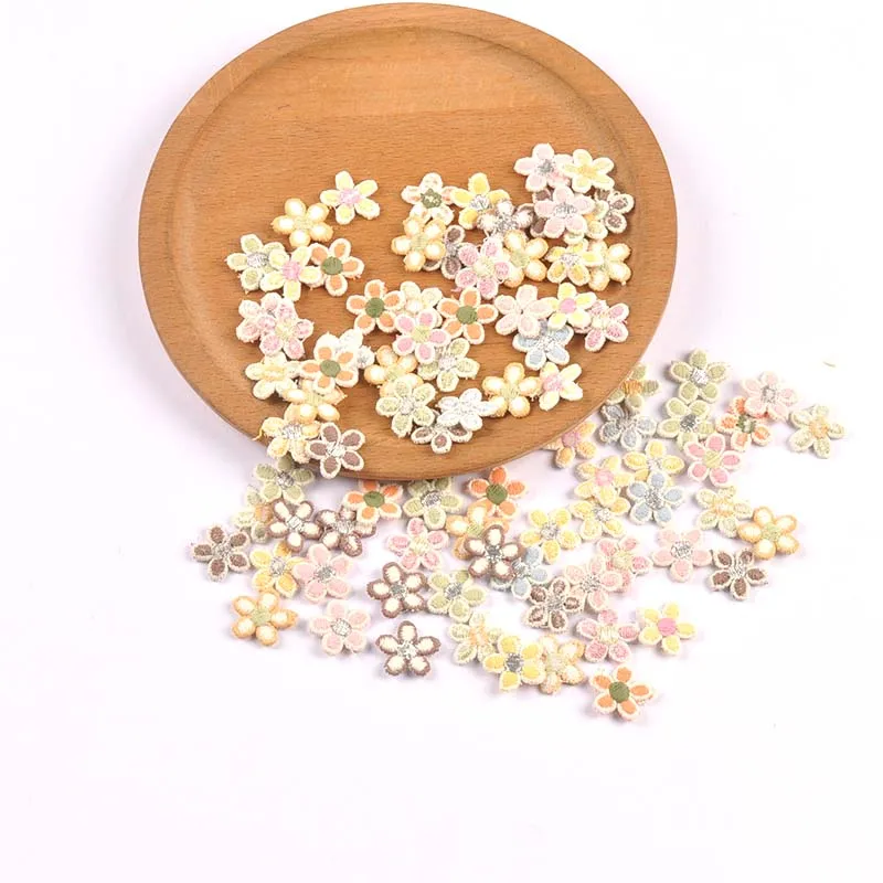30pcs 1.5cm 미니 꽃 아플리케 패치 DIY 바느질 공예 용품 의류 모자 가방 장식 접착제 없음 cp4326