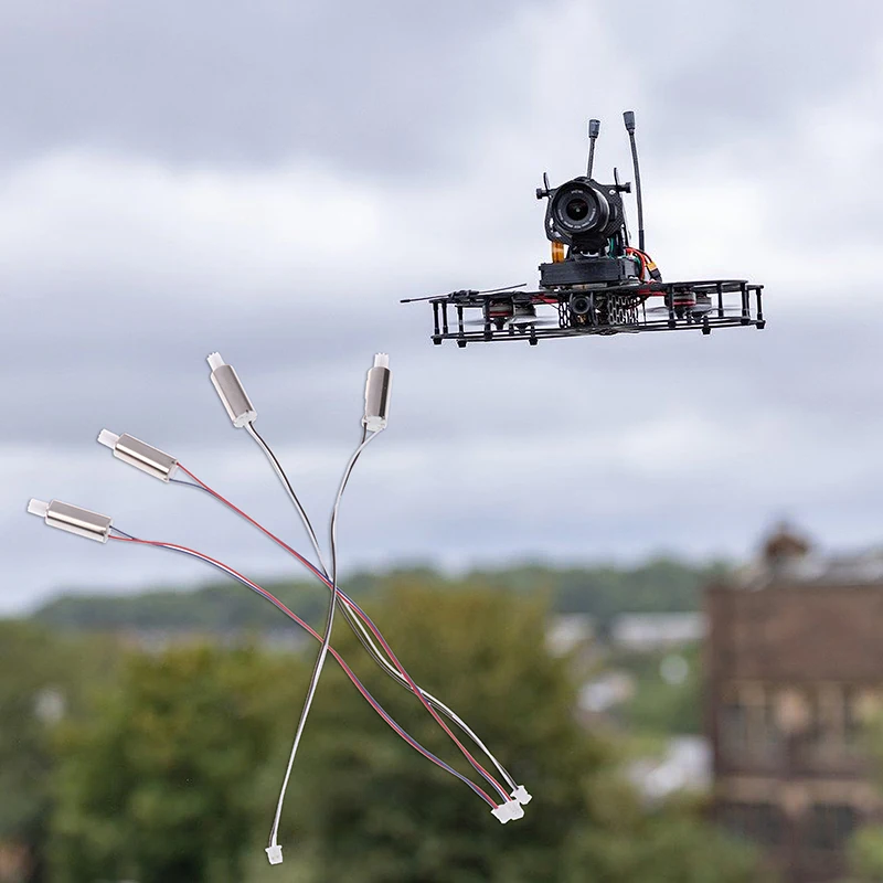 Détail des moteurs de rechange pour drone E58, montrant les hélices et le boîtier moteur