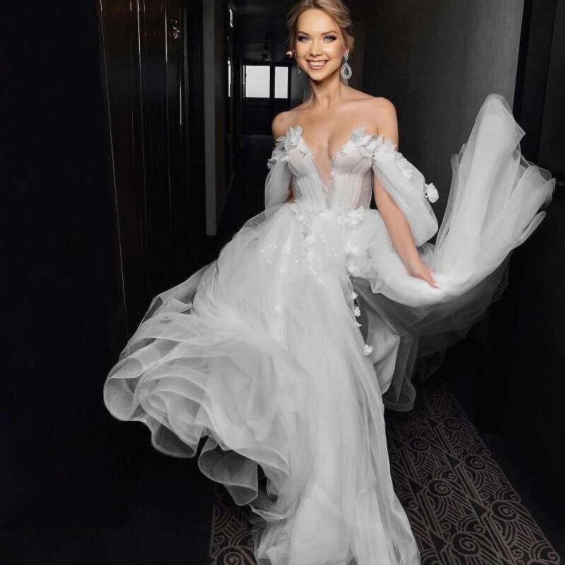 

Unique Luxury Sexy High Side Split Wedding Dresses V-Neck Puffy Sleeve Brides Gown Lace Appliques 3D Flowers Princess Dress