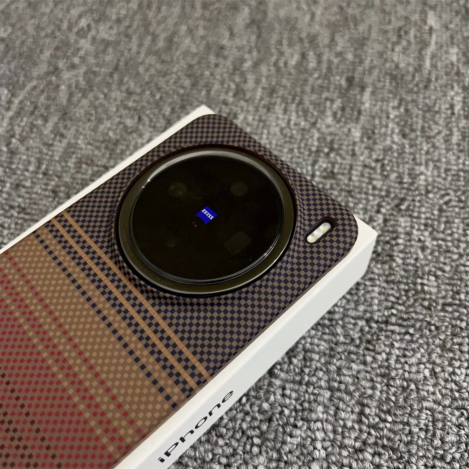 Ultra Thin Magnetic Shockproof Carbon Fiber Kevlar Phone Case