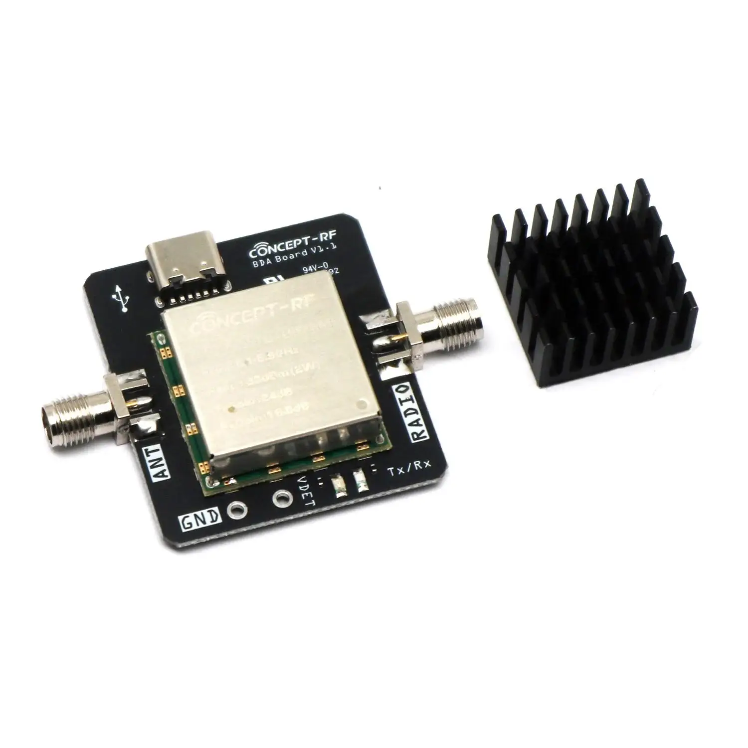 Amplificateur bidirectionnel 2W monté sur un drone, illustrant son utilisation pour renforcer le signal WiFi en vol.