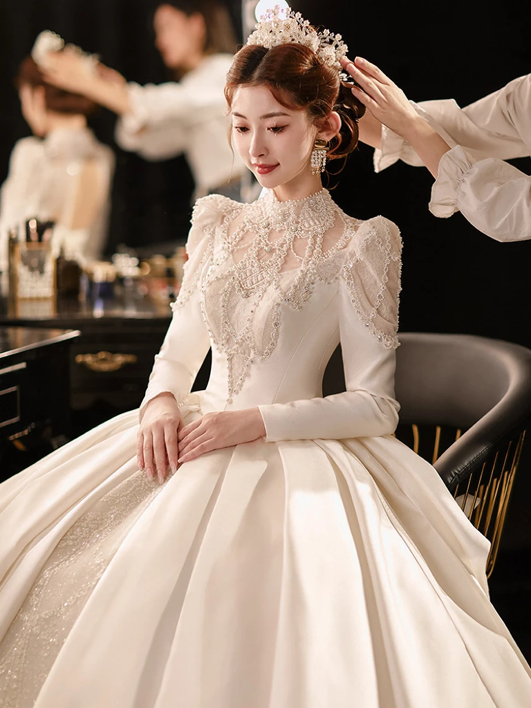 ハイネックのウェディングドレスで完璧な婚礼を叶えるためのすべて ハイネックのウェディングドレスで完璧な婚礼を叶えるためのすべて