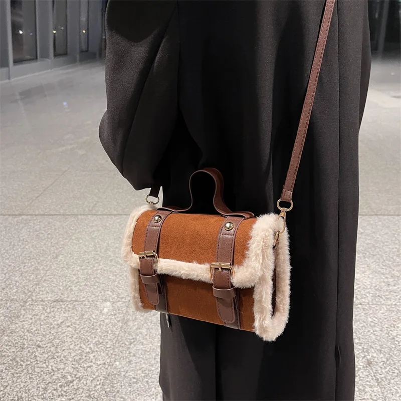 Leisure Plush Lamb Small Bag Fashion Plush Cylinder Handbag Women's One Shoulder Crossbody Bag Designer Simple Black Square Bag