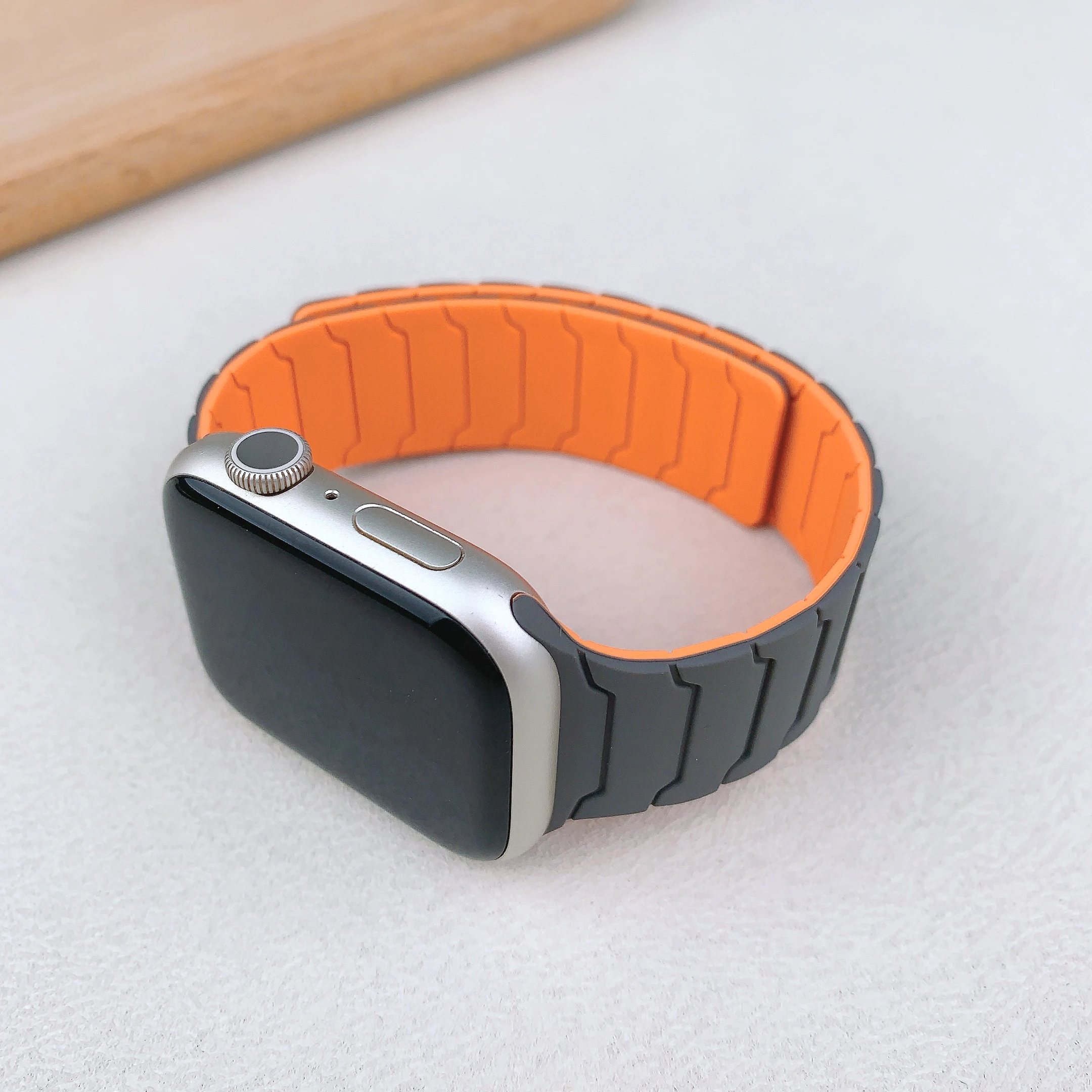 Magnetic Silicone Strap for Smartwatches - Flexible and Durable Bracelet Accessory