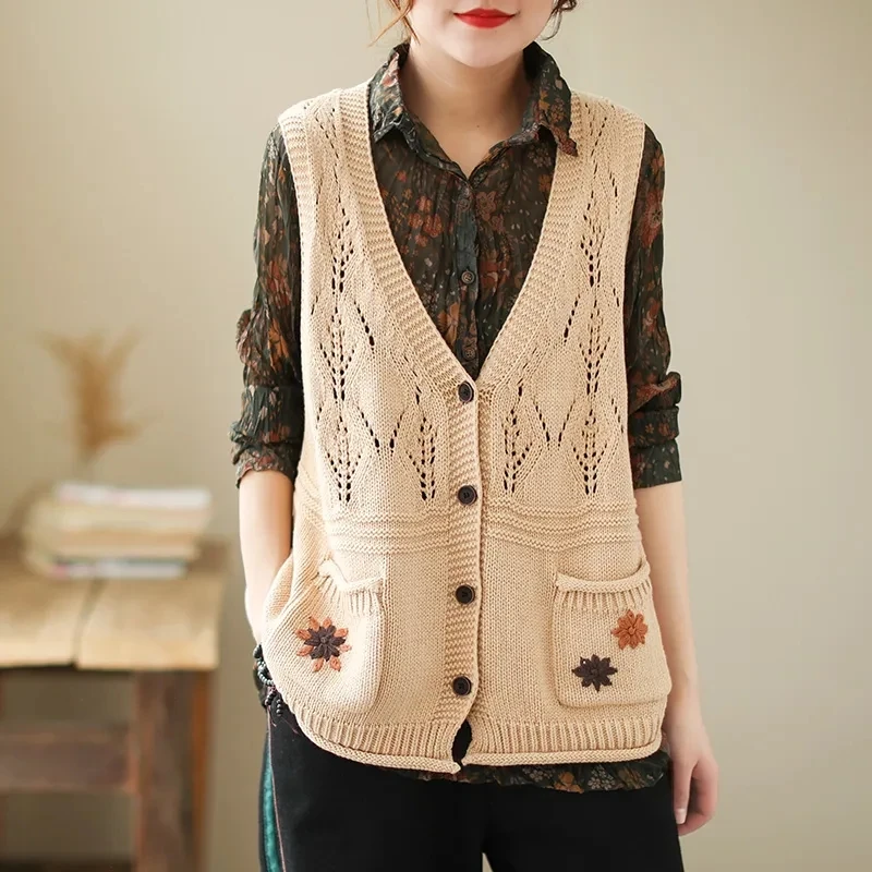

2024 V-neck Knitted Vest Loose Plus Size New Fashion Embroidered Vest Fat Retro Art Cardigan Thin Hollow Shirt Tide