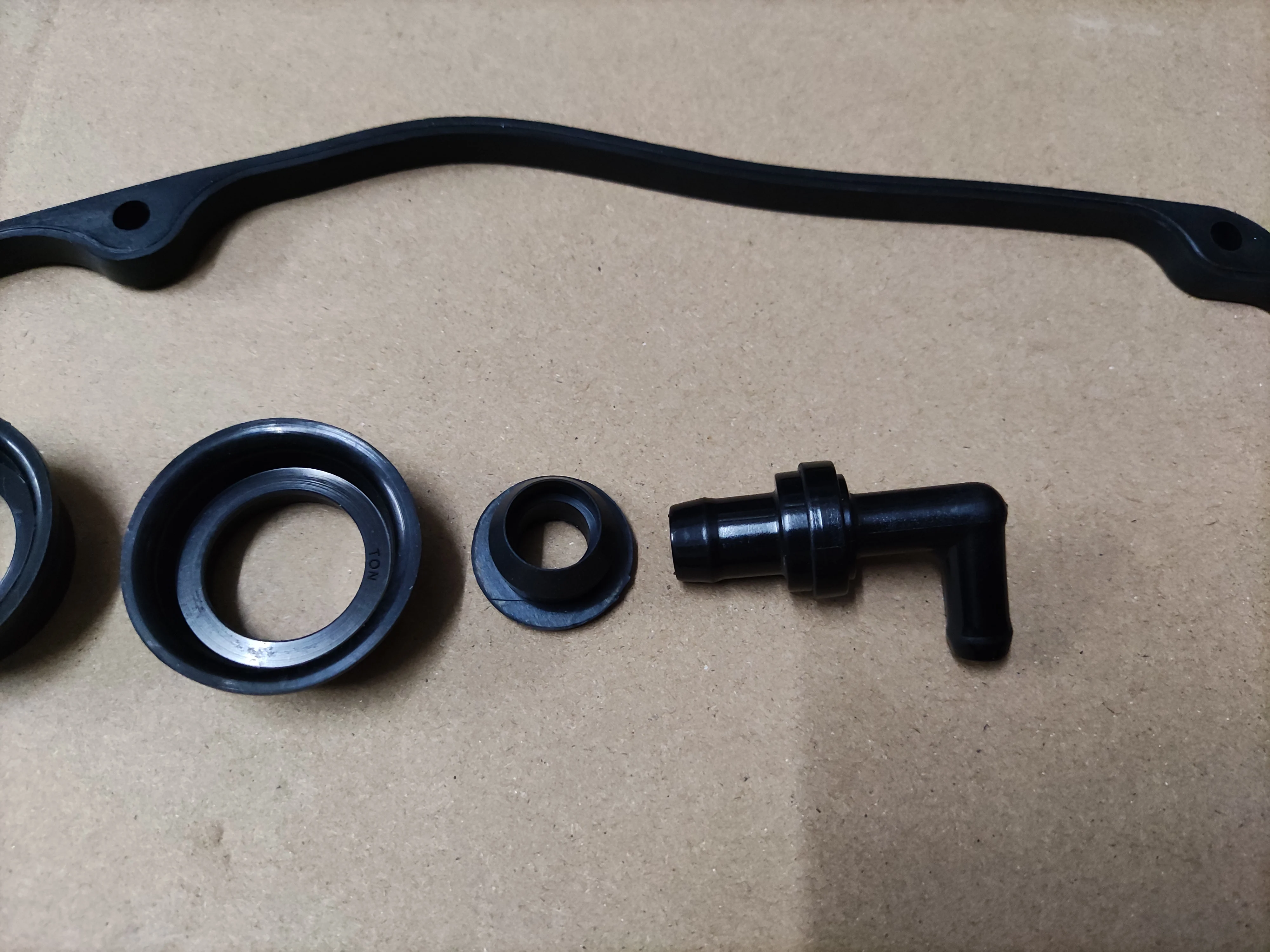 4G63 4G64 valve room cover + spark plug seal 4 PVC valve (set)