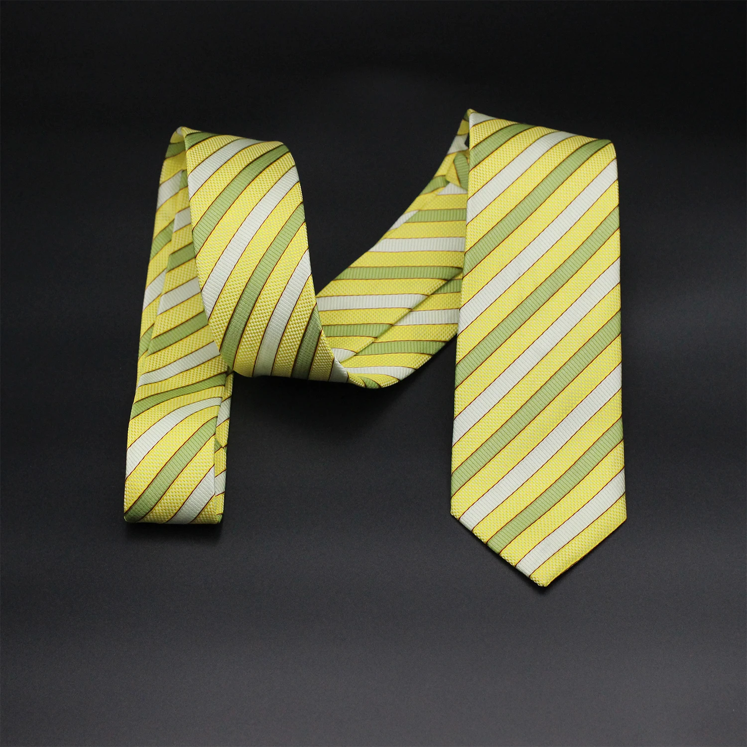 Рисунок 6 - Галстук мужской желтый в полоску