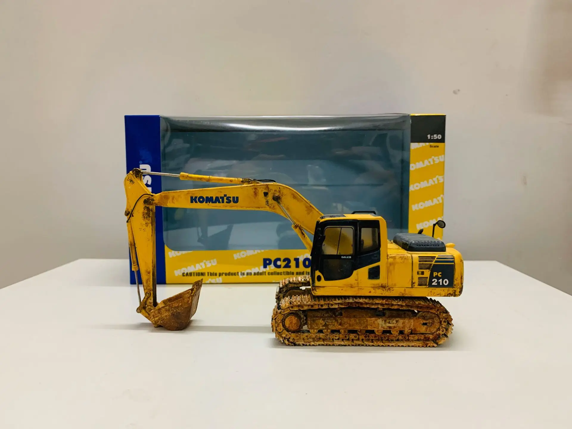 Komatsu PC210 Excavator Metal Tracks Muddy Version 1/50 Scale DieCast Model New Original Box