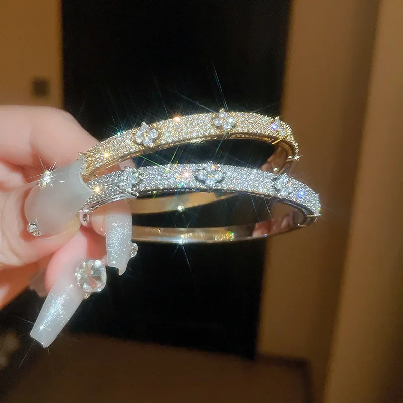 Gold- und silberplattiertes, glänzendes Armband mit Zirkonia-Steinen, luxuriöser Modeschmuck für Damen, geeignet für Partys, Hochzeiten und den Alltag.